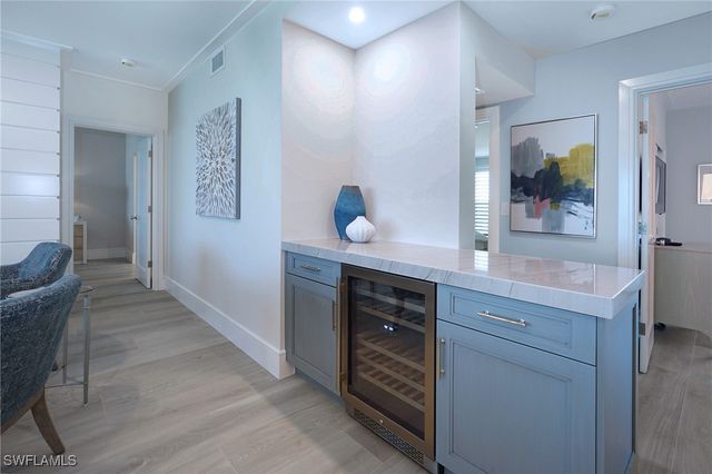 9577 Gulf Shore DR 804, Naples, FL 34108