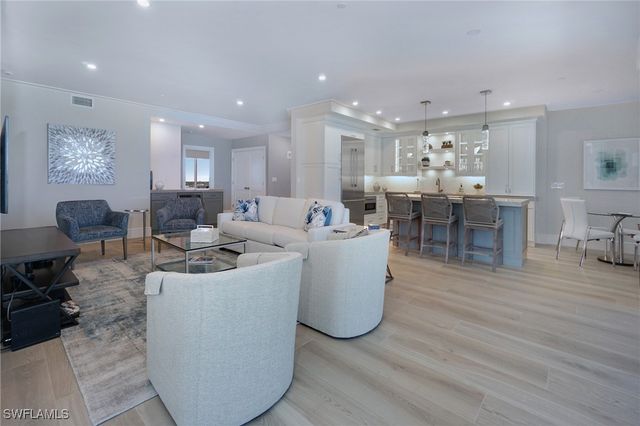 9577 Gulf Shore DR 804, Naples, FL 34108