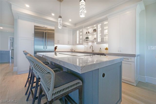 9577 Gulf Shore DR 804, Naples, FL 34108