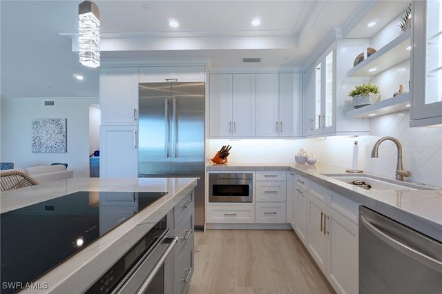 9577 Gulf Shore DR 804, Naples, FL 34108