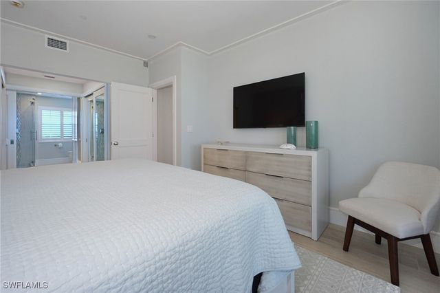 9577 Gulf Shore DR 804, Naples, FL 34108