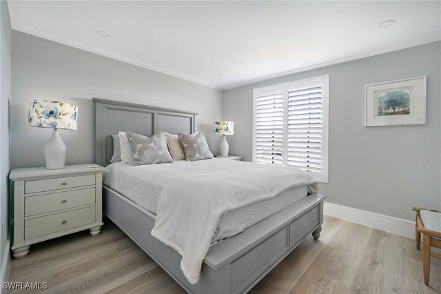 9577 Gulf Shore DR 804, Naples, FL 34108