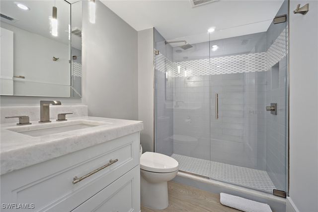 9577 Gulf Shore DR 804, Naples, FL 34108