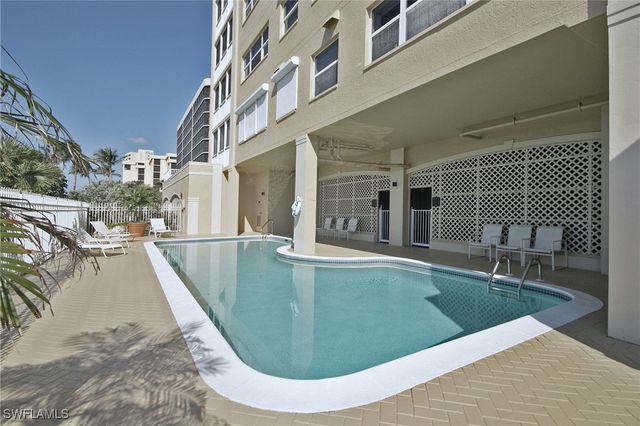 9577 Gulf Shore DR 804, Naples, FL 34108