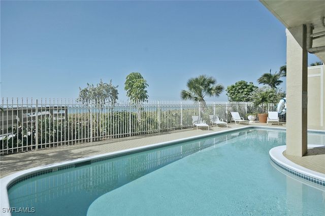 9577 Gulf Shore DR 804, Naples, FL 34108