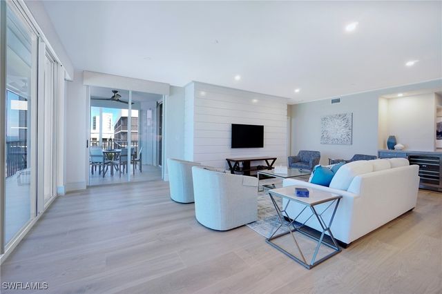 9577 Gulf Shore DR 804, Naples, FL 34108