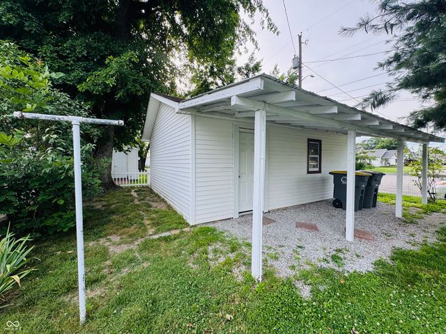 302 Schepman, Seymour, IN 47274
