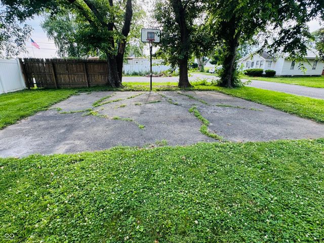 302 Schepman, Seymour, IN 47274