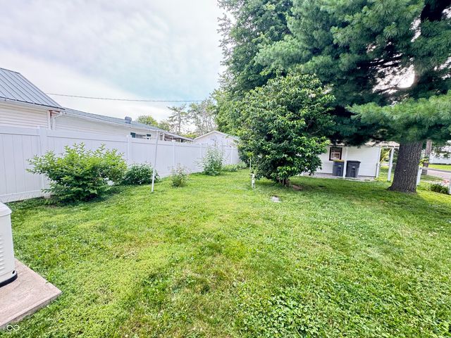 302 Schepman, Seymour, IN 47274