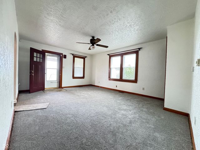 302 Schepman, Seymour, IN 47274