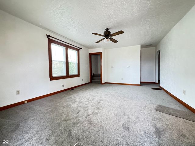 302 Schepman, Seymour, IN 47274