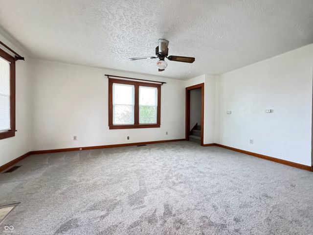 302 Schepman, Seymour, IN 47274