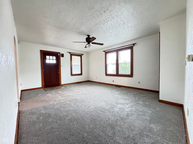 302 Schepman, Seymour, IN 47274