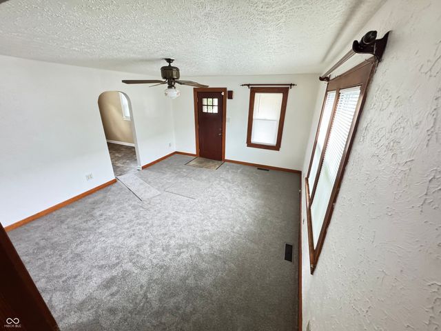 302 Schepman, Seymour, IN 47274