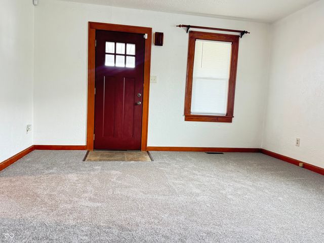 302 Schepman, Seymour, IN 47274