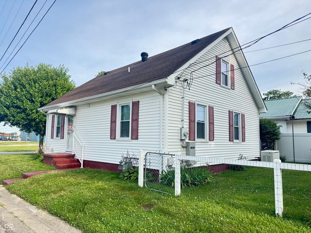 302 Schepman, Seymour, IN 47274