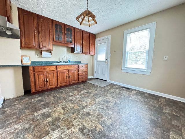 302 Schepman, Seymour, IN 47274