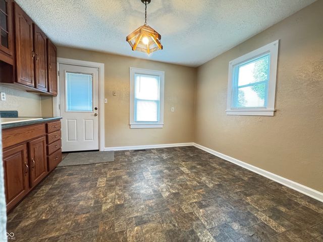 302 Schepman, Seymour, IN 47274