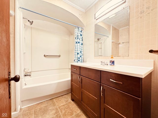 302 Schepman, Seymour, IN 47274