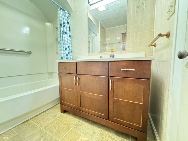 302 Schepman, Seymour, IN 47274