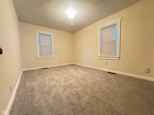 302 Schepman, Seymour, IN 47274