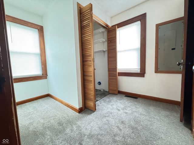 302 Schepman, Seymour, IN 47274