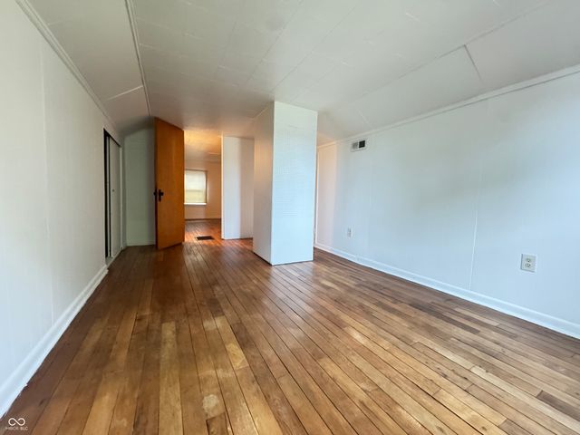 302 Schepman, Seymour, IN 47274