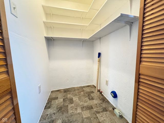 302 Schepman, Seymour, IN 47274