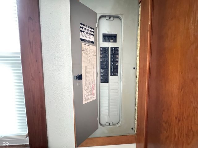 302 Schepman, Seymour, IN 47274