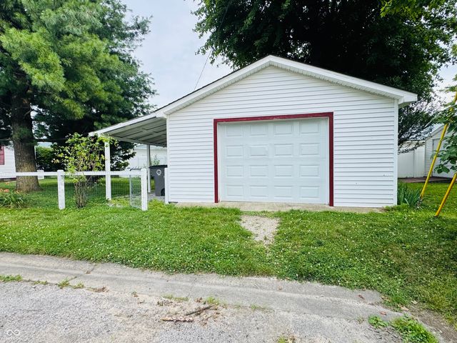 302 Schepman, Seymour, IN 47274