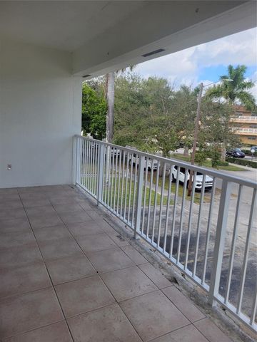 600 S Luna Court 29, Hollywood, FL 33021