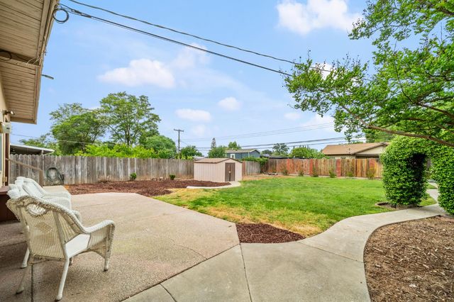 4829 Saint Lynn Ln, Carmichael, CA 95608