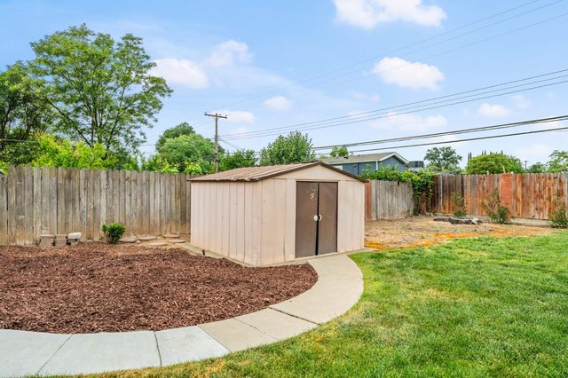 4829 Saint Lynn Ln, Carmichael, CA 95608