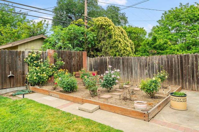 4829 Saint Lynn Ln, Carmichael, CA 95608