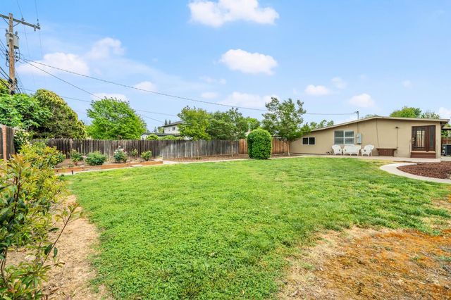 4829 Saint Lynn Ln, Carmichael, CA 95608