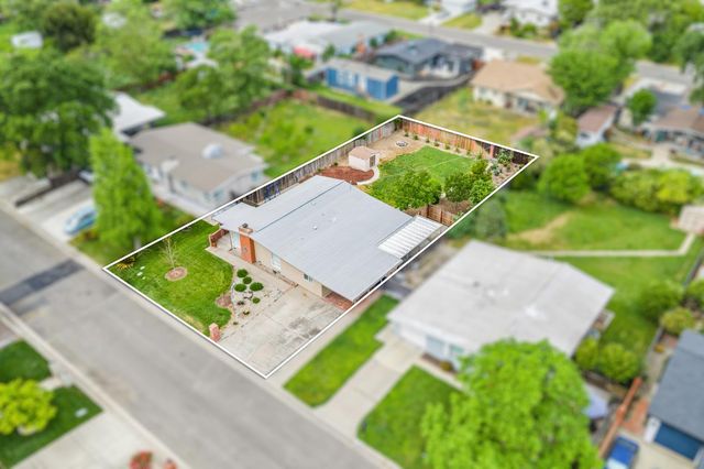 4829 Saint Lynn Ln, Carmichael, CA 95608