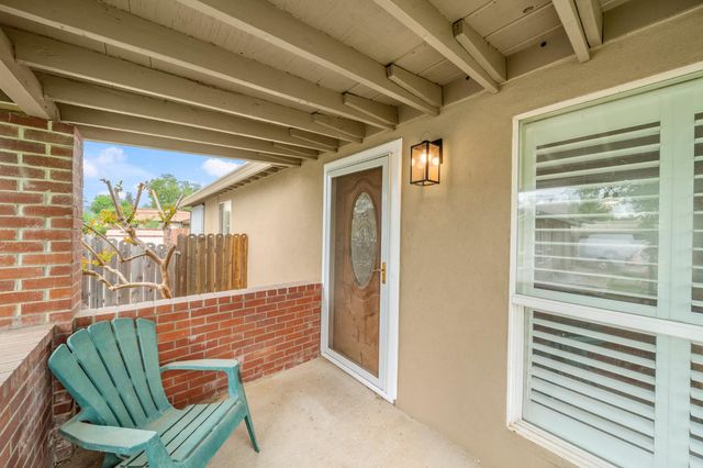 4829 Saint Lynn Ln, Carmichael, CA 95608