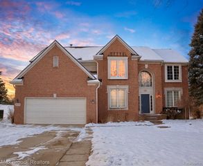 1205 Tulberry Circle, Rochester, MI 48306