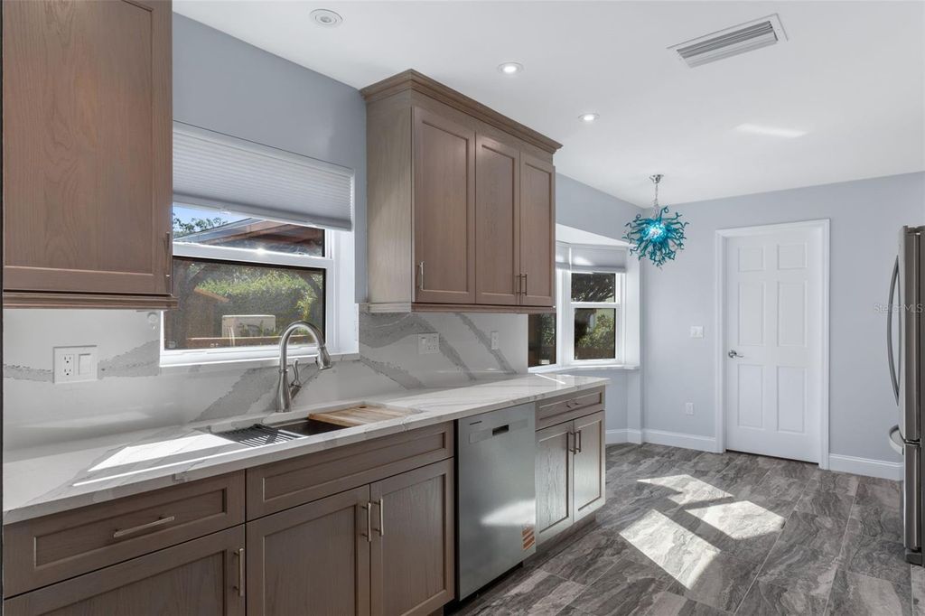 Image 8 of property listing at 11870 W RIVERHAVEN DRIVE, Homosassa, FL 34448