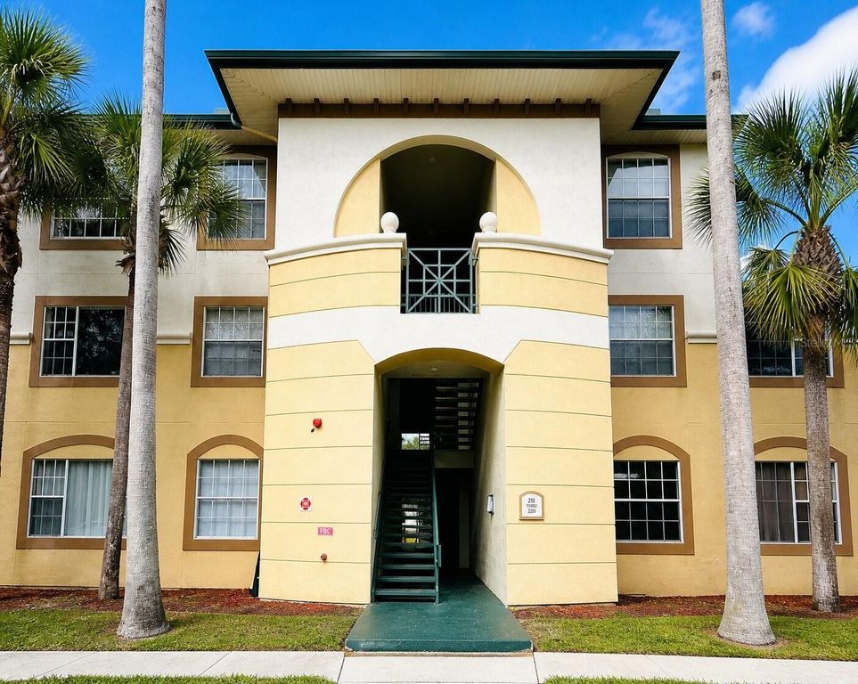 17114 CARRINGTON PARK DRIVE 213, Tampa, FL 33647