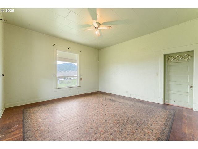 420 Halo Trail Rd, Yoncalla, OR 97499