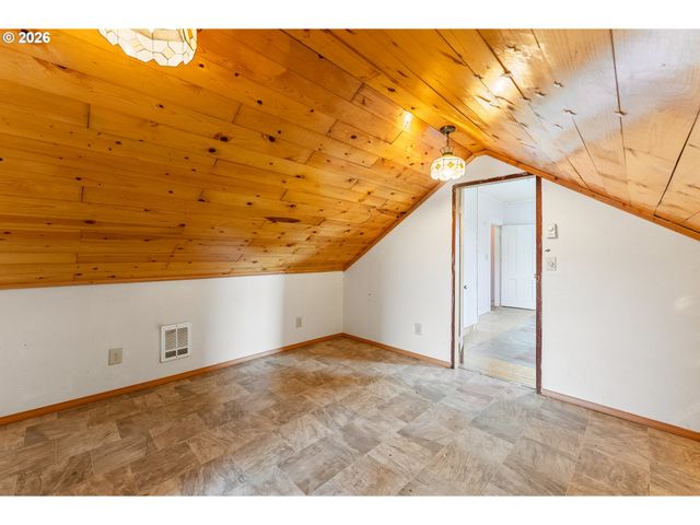 420 Halo Trail Rd, Yoncalla, OR 97499