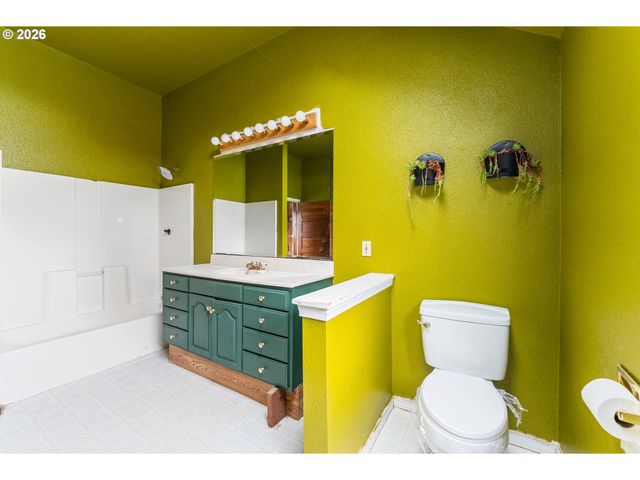 420 Halo Trail Rd, Yoncalla, OR 97499