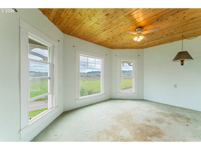 420 Halo Trail Rd, Yoncalla, OR 97499