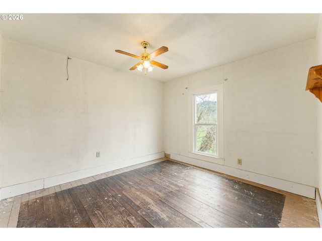 420 Halo Trail Rd, Yoncalla, OR 97499