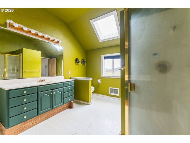 420 Halo Trail Rd, Yoncalla, OR 97499