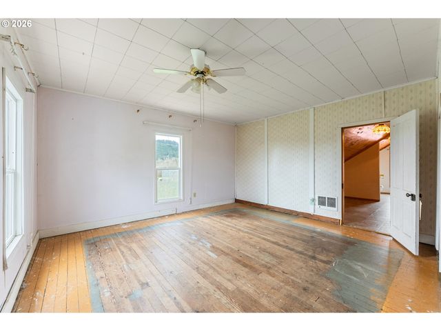 420 Halo Trail Rd, Yoncalla, OR 97499