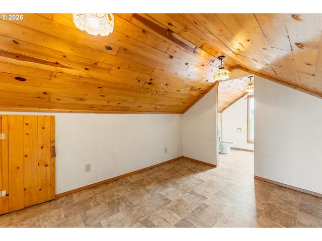 420 Halo Trail Rd, Yoncalla, OR 97499