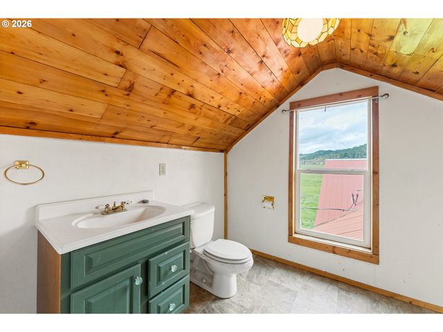 420 Halo Trail Rd, Yoncalla, OR 97499