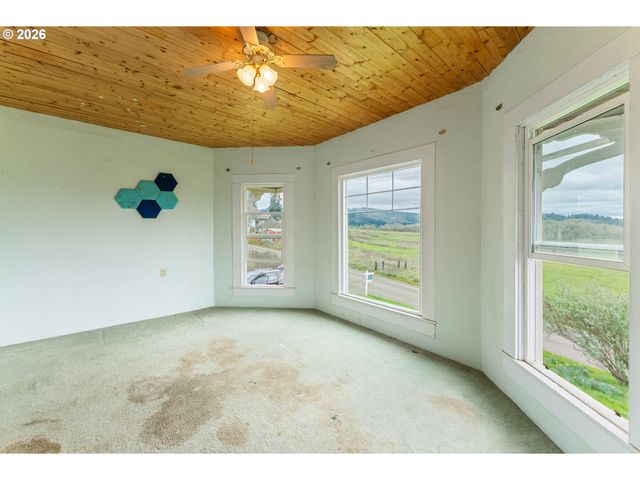 420 Halo Trail Rd, Yoncalla, OR 97499